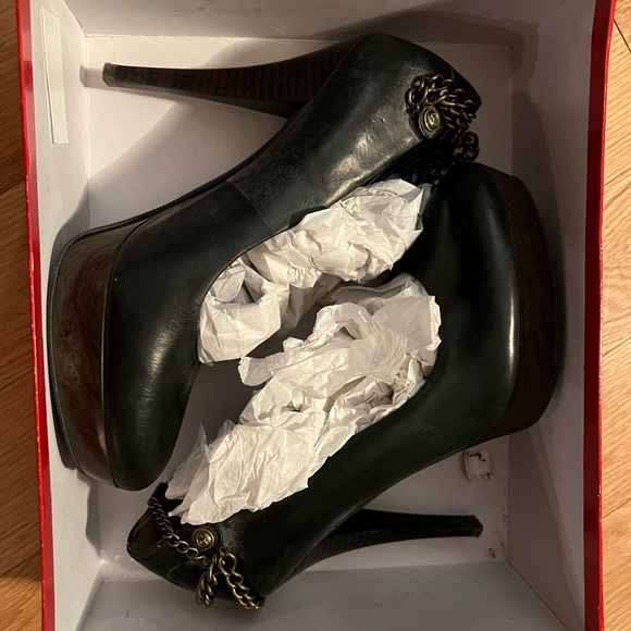 Black Leather Guess Heels with Chain Detail - Picture 10 of 16